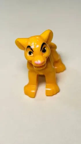 Kinderovo miniatura do Simba de O Rei Leão altura 4 cm Disney bonequinho item colecionador