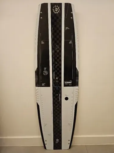 Prancha Slingshot Formula V1 140cm c/ pads North 
