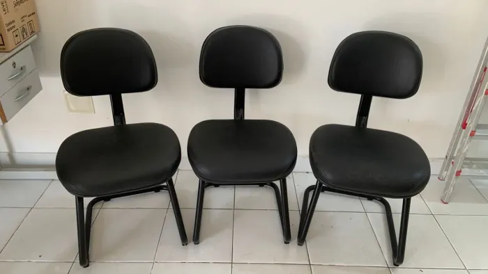 Cadeira para recepção em couro sintético - Recife