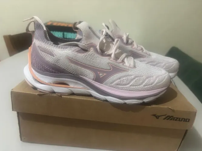 Mizuno Wave Mirai 4