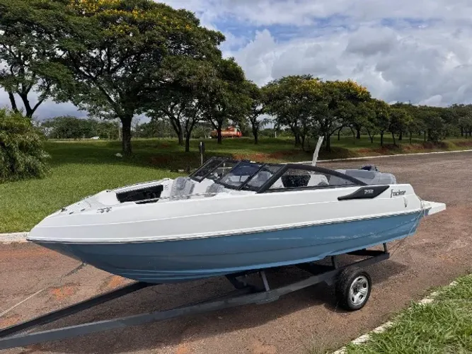 Lancha Focker 21 Pés com motor YAMAHA 115