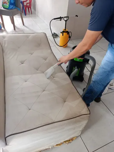 LAVAGEM A SECO / HIGIENIZAÇÃO / IMPERMEABILIZAÇÃO DE ESTOFADOS