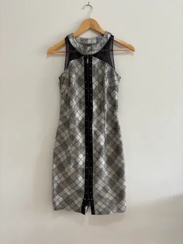Vestido Dourado e Preto