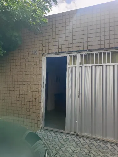 Vende-se casa no bairro do Alecrim  R$200mil reais.  
