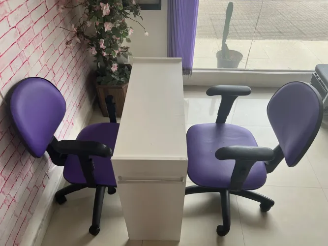 Cadeiras com Mesa para manicure 