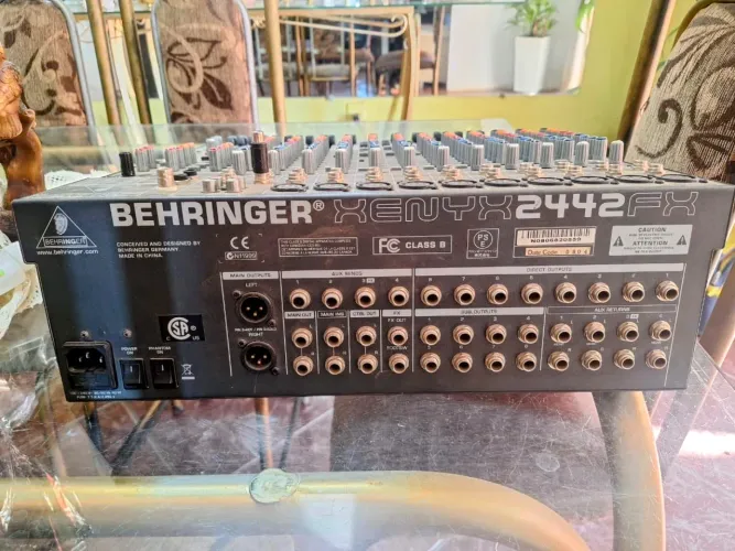 Mesa Behringer XENYX 2442FXótimo estado