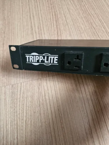 Régua de Tomadas Tripp Lite 
