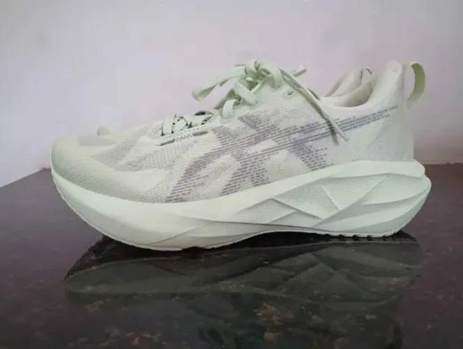 Tênis Corrida Asics Novablast 5