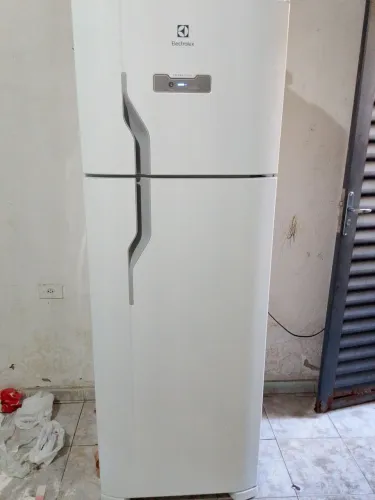 Geladeira 370lt frosfree 