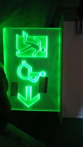 Placa de Sinalização de Saída de Emergência - Acessibilidade