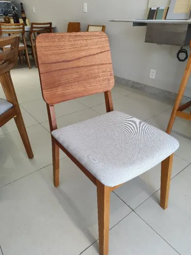 Cadeiras em madeira maciça, confortáveis, vários modelos e preços