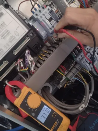 Eletricista industrial 
