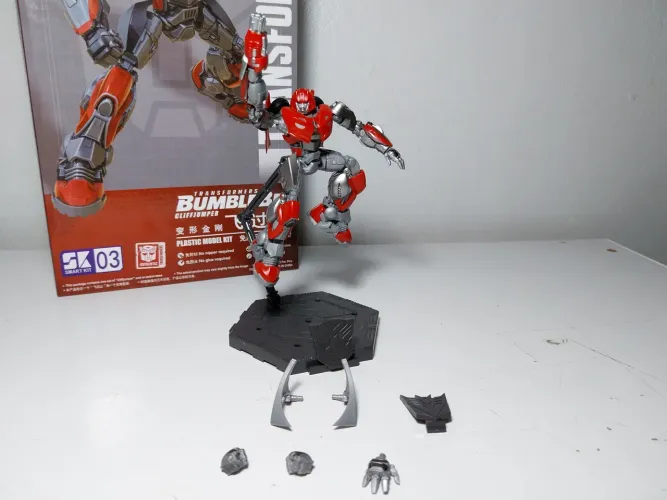 Figura cliffjumper Model kit transformers trumpeter