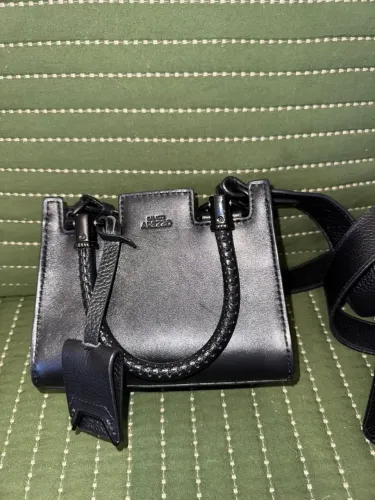 Bolsa Arezzo em couro
