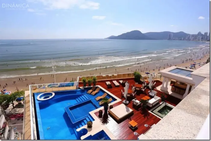 Apartamento frente mar com piscina privativa em Balneário Camboriú