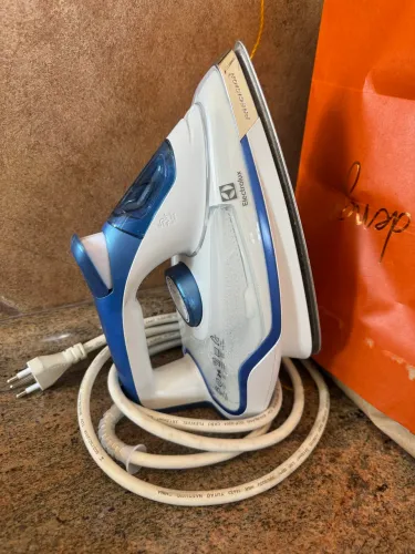 Ferro de Passar a Vapor, SIN10, Azul e Branco, 110v, Electrolux