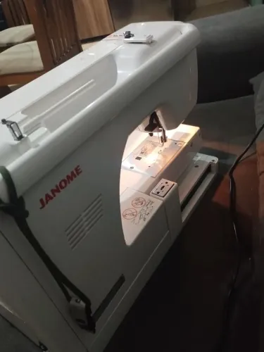 Máquina de bordar Janine MC 370E