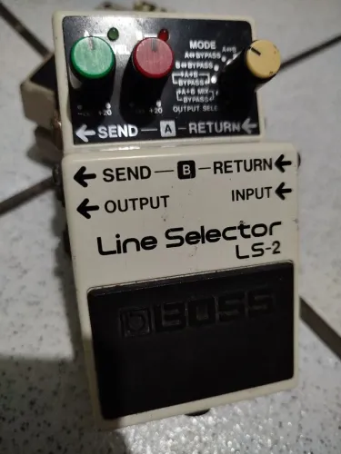 Boss LS-2 Line Selector - Pedal para Guitarra