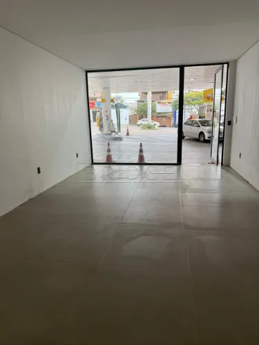 Loja com 38 m2 em galeria Cristóvão Colombo