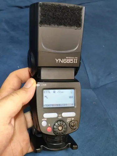 Flash Yongnuo YN685 II TTL Canon C/ Radio Embutido