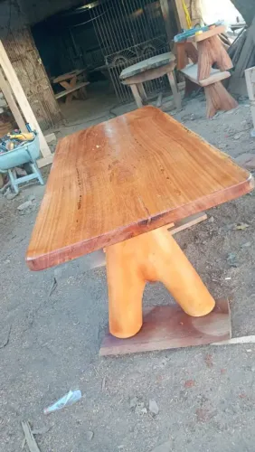 Mesa rústica de angelim 
