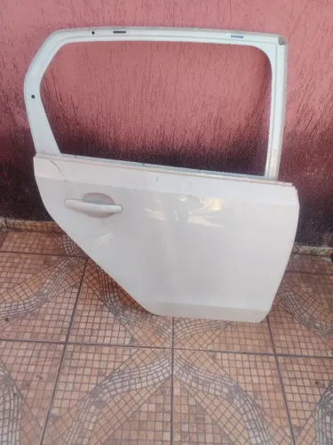 Porta Traseira UP TAKE lado direito - Peça Automotiva