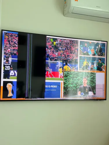 Samsung Crystal UHD 55 polegadas 4K UN55AU8000G - Tela Quebrada - Para Retirada de Peças