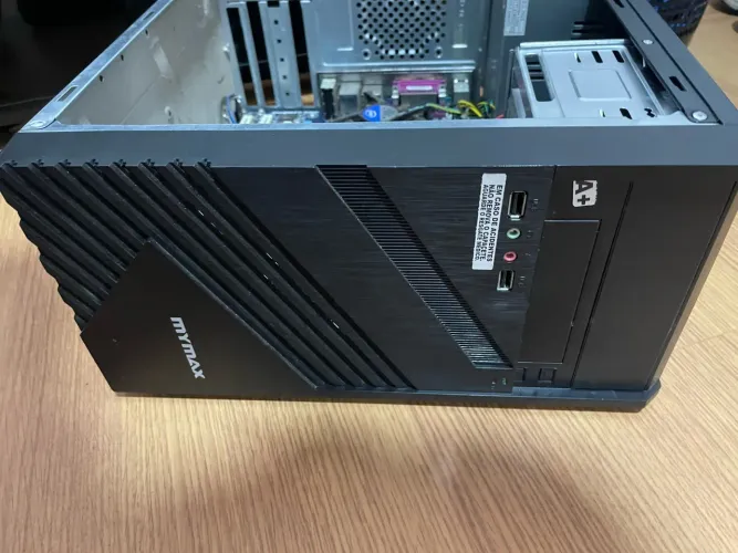 Gabinete, placa mãe e processador