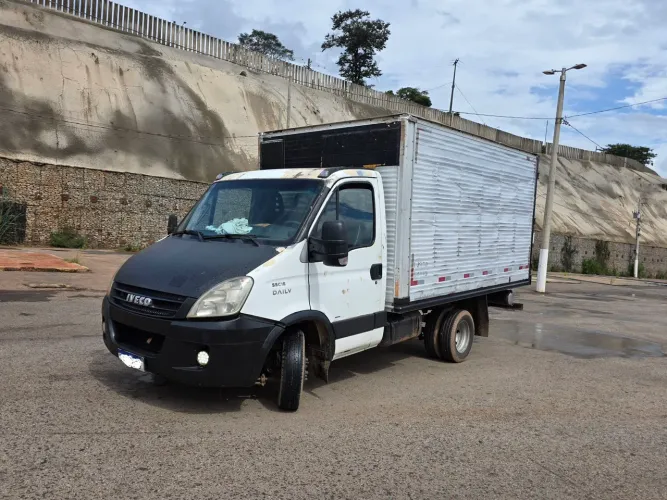Iveco Daily 55C16 Baú - Completo, Câmera de Ré, Vidro Elétrico, Muito Bem Cuidado