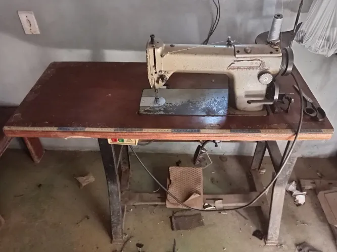 Máquina de costura industrial