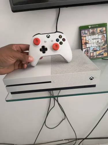 Xbox One S Usado + Controle + GTA V + FIFA 16