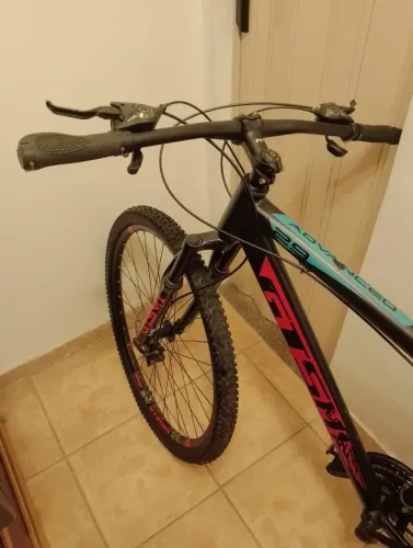 Caloi GTS Advanced aro 29 freio a disco 21 marchas- Extremamente nova.