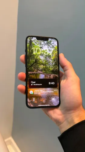 iPhone 14, em ótimo estado.