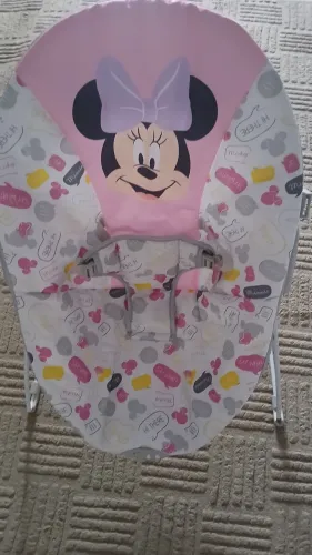 Cadeirinha musical vibra e toca 