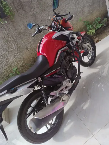 Titan 160 muito nova