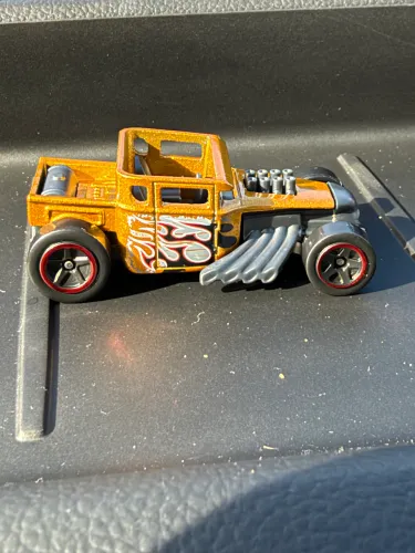 carrinho hotwheels BONE SHAKER