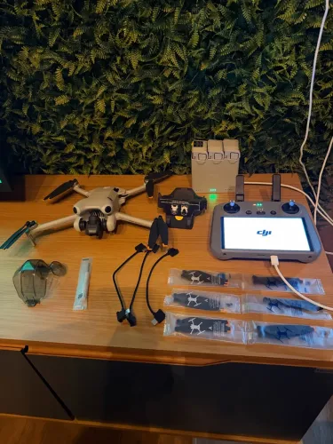 DJI Mini 4 Pro - Combo Fly More
