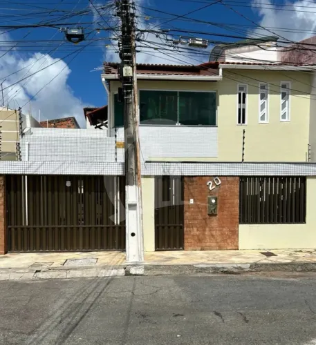 Casa no bairro Luzia Próxima à padaria União - 4 Quartos, 2 Suítes e Excelente Localização