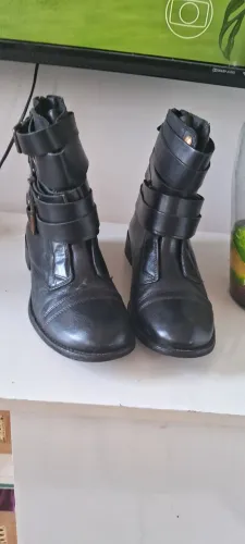 BOTA COURO LEGÍTIMO SANTA LOLLA - TAMANHO 37