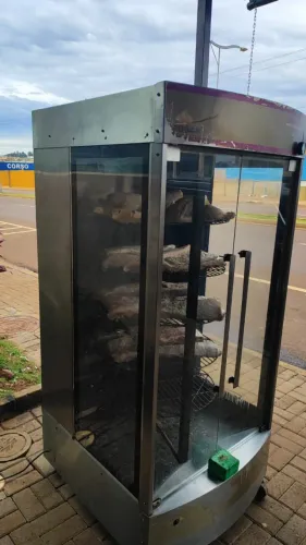 Maquina de assar carne