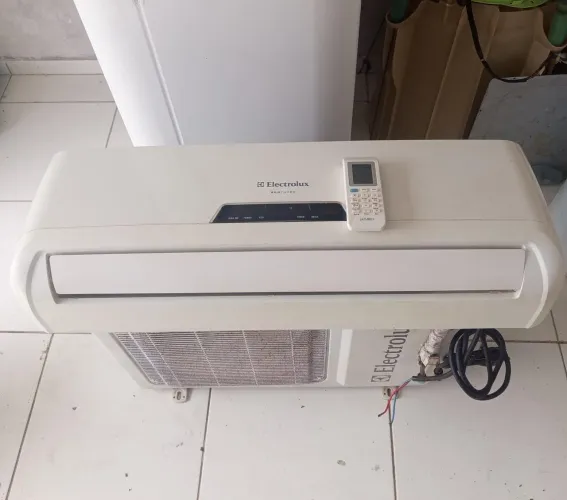Vendo ar-condicionado split 9000 BTUs entrego instalado