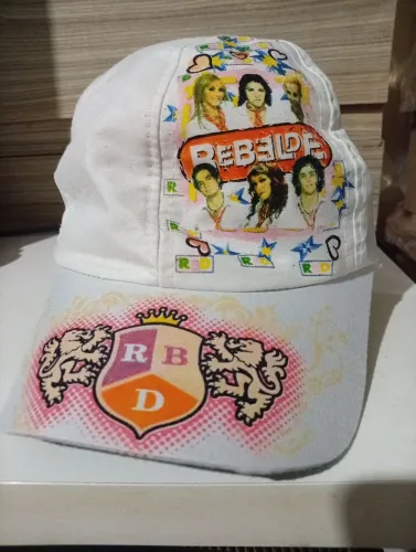 Boné Rebelde RBD colecionável do início dos anos 2000