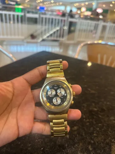 Swatch cara preta