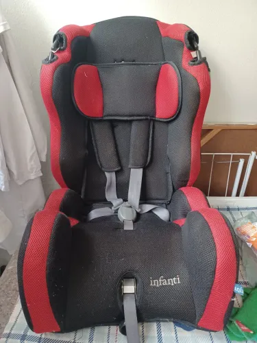 Cadeira veicular marca Infanti para 9 a 36kg