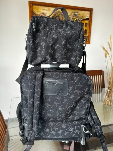Mochila de rodinha kipling.