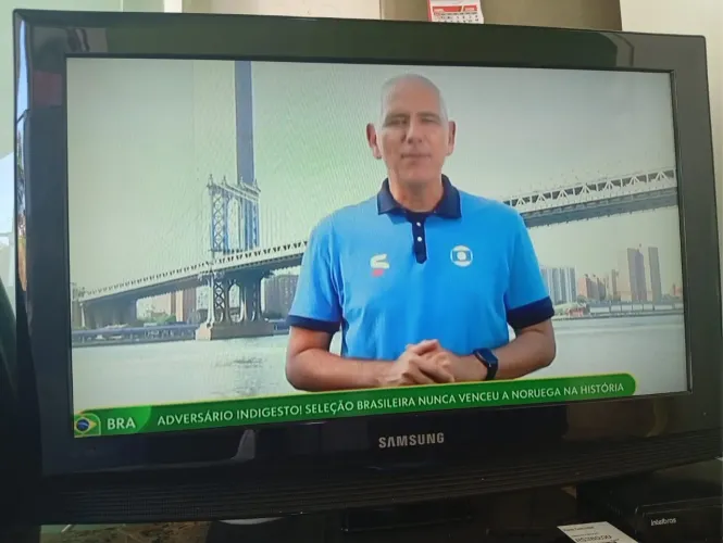 Tv Samsung LCD 32" em ótimo estado sem controle