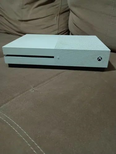 xbox one s 1tb 2 controles (negócio)