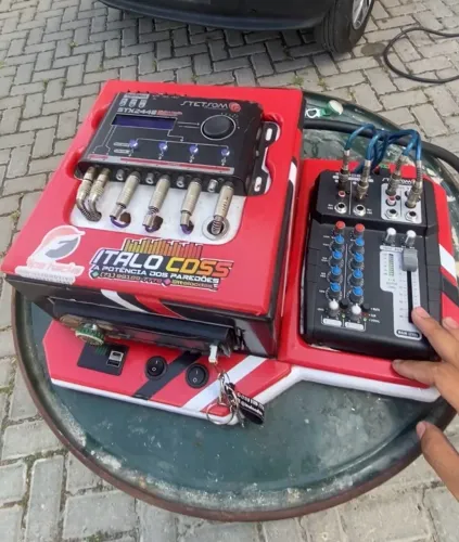 Vendo som automotivo