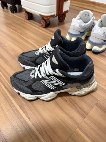 Tênis New Balance 9060