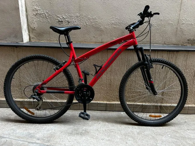 ROCKRIDER ST 50, aro 26, conjunto marcha/trocadores shimano.
